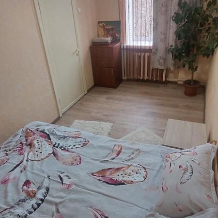 Оренда Затишної 2 Кімнатної Квартири В Самому Серці Рівного Apartment Rivne Luaran gambar