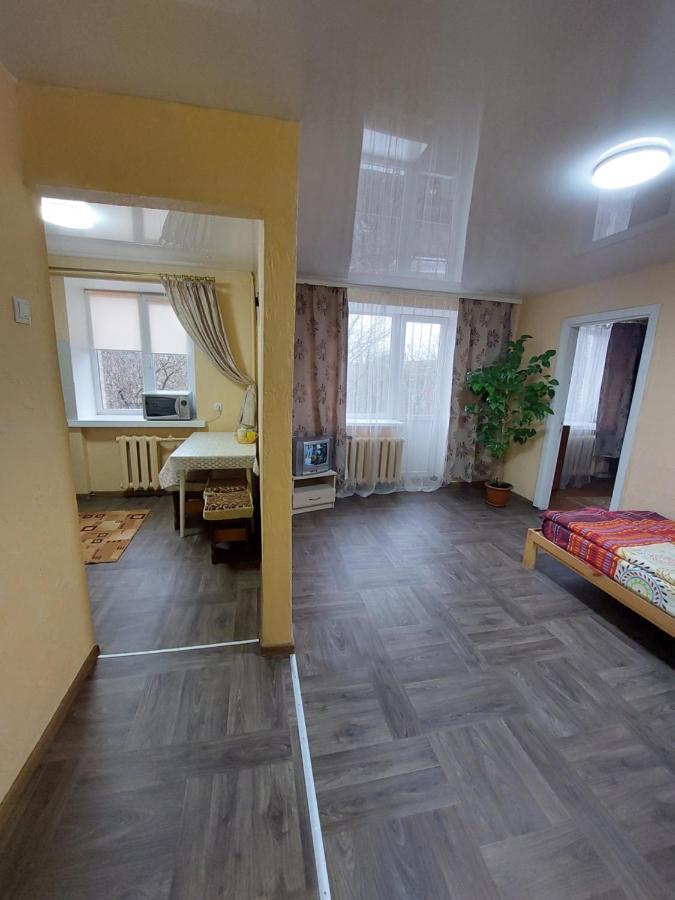 Оренда Затишної 2 Кімнатної Квартири В Самому Серці Рівного Apartment Rivne Luaran gambar